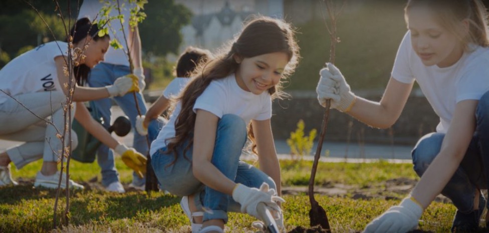 Children planting Trees